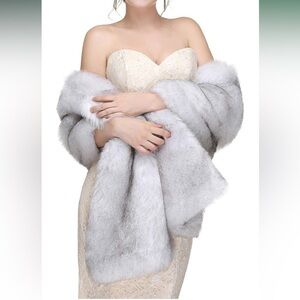 Elegant Faux Fur Shawl in Light Gray